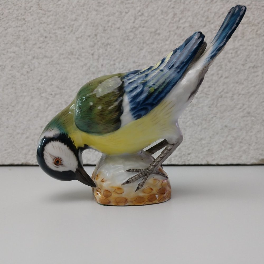 Meissen Bluetit on Walnut #798 -- Bird Figurine